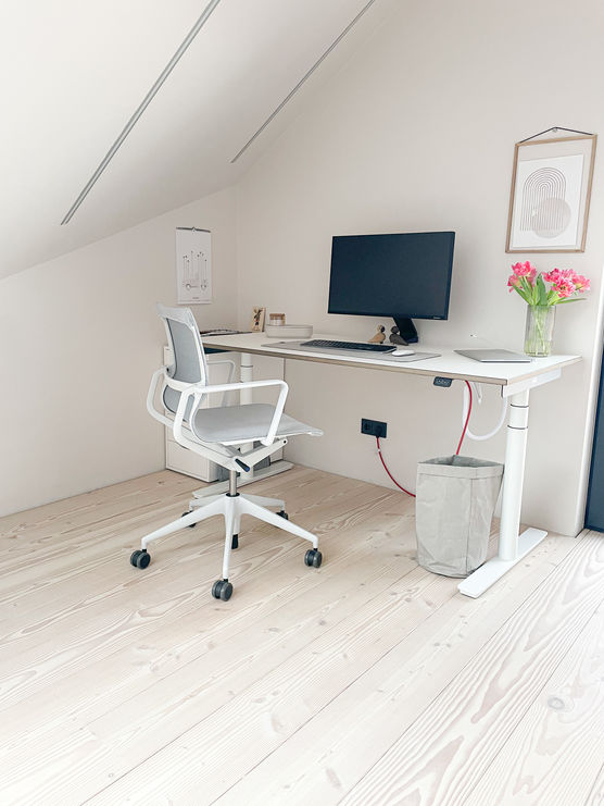 Mein Arbeitsplatz im Dachgeschoss Mein Arbeitsplatz im Dachgeschoss