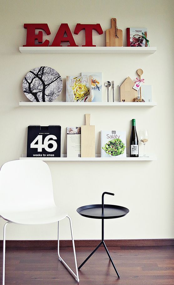 Bilderwand, Bücherwand und Speiseplan... Bilderwand, Bücherwand und Speiseplan...