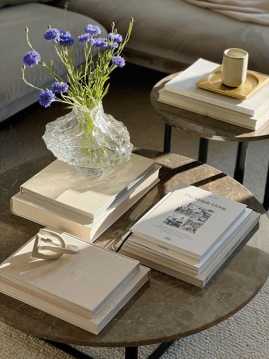 Sommerfrische mit blauen Details. Sommerfrische mit blauen Details.