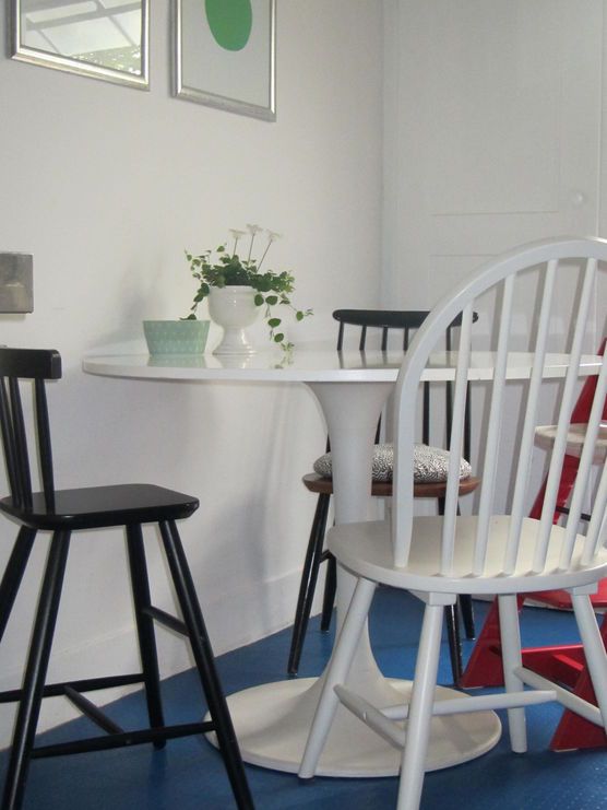 ein Tisch zieht um ein Tisch zieht um