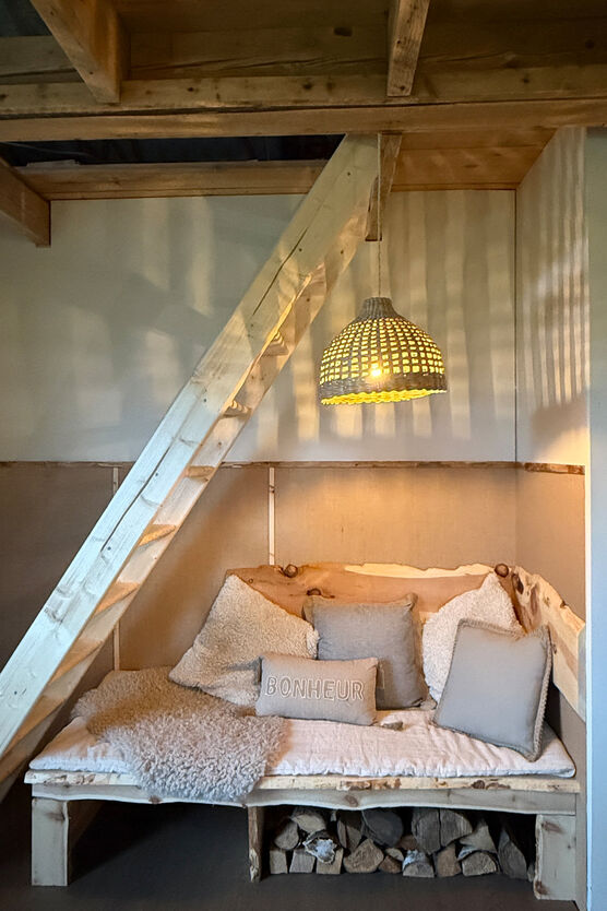 Eine Do-it-yourself Sitz-Liegeecke im Eine Do-it-yourself Sitz-Liegeecke im