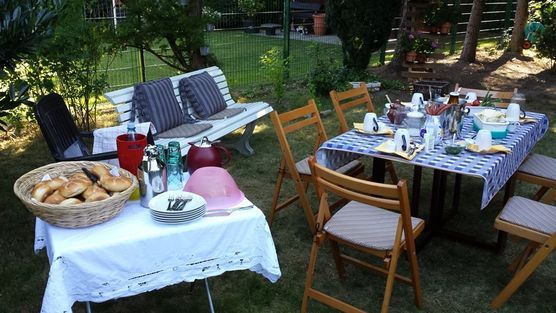 Erstes Gartenfrühstück Erstes Gartenfrühstück