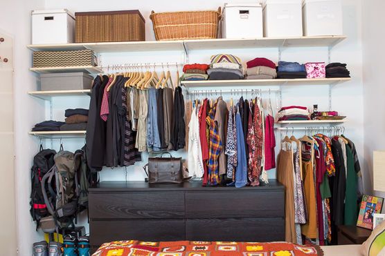 Selbstgebauter, offener Kleiderschrank Selbstgebauter, offener Kleiderschrank