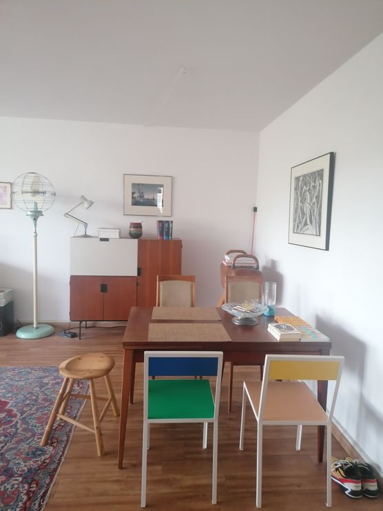 Einer neuer Hocker von Einer neuer Hocker von