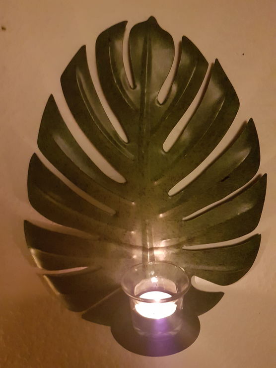 Diesen Monstera-Teelichthalter hab ich Diesen Monstera-Teelichthalter hab ich
