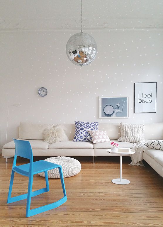 `Sommerkleid` für die Discolounge `Sommerkleid` für die Discolounge