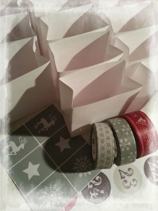 1. 24+4 Tüten fertig gefaltet. uff... Jetzt kommt Deko ins Spiel... 1. 24+4 Tüten fertig gefaltet. uff... Jetzt kommt Deko ins Spiel...