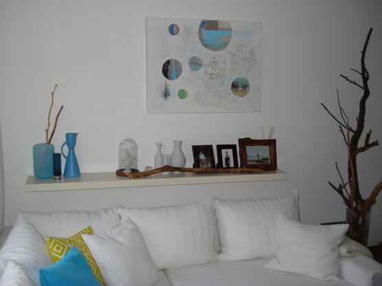 Weißes Sofa im Wohnzimmer Weißes Sofa im Wohnzimmer