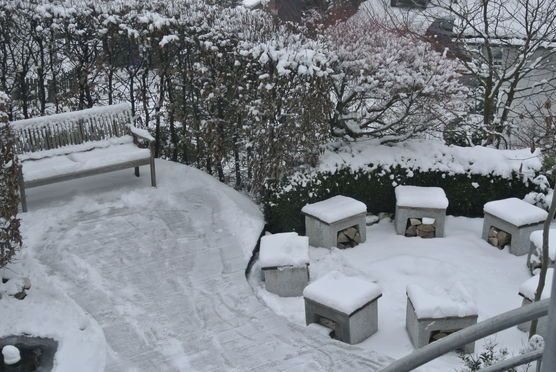 Verschneite Feuerstelle Verschneite Feuerstelle