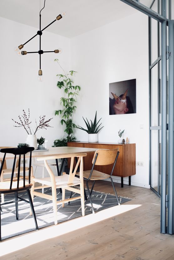 Im Esszimmer wurde Allerlei Im Esszimmer wurde Allerlei