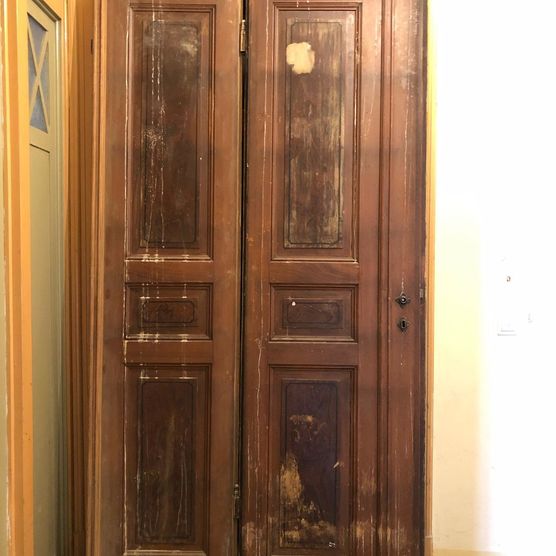 Holzimitat-Tür im Treppenhaus entdeckt!
Holzimitat-Tür im Treppenhaus entdeckt!