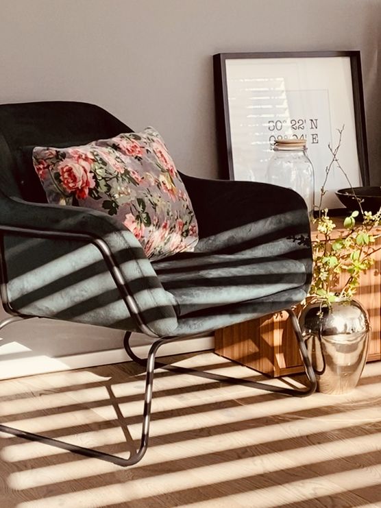 Unser sehr gemütlicher Samtsessel,der Unser sehr gemütlicher Samtsessel,der