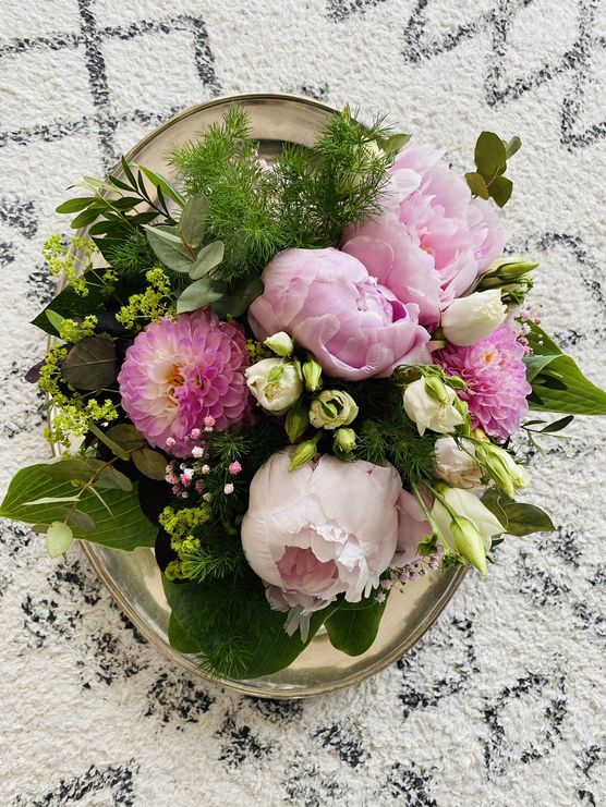 Diesen wunderschönen Blumenstrauß hat Diesen wunderschönen Blumenstrauß hat