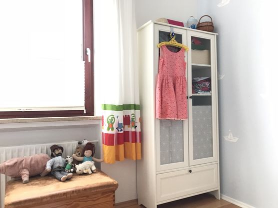 Kleiderschrank im Kinderschlafzimmer Kleiderschrank im Kinderschlafzimmer