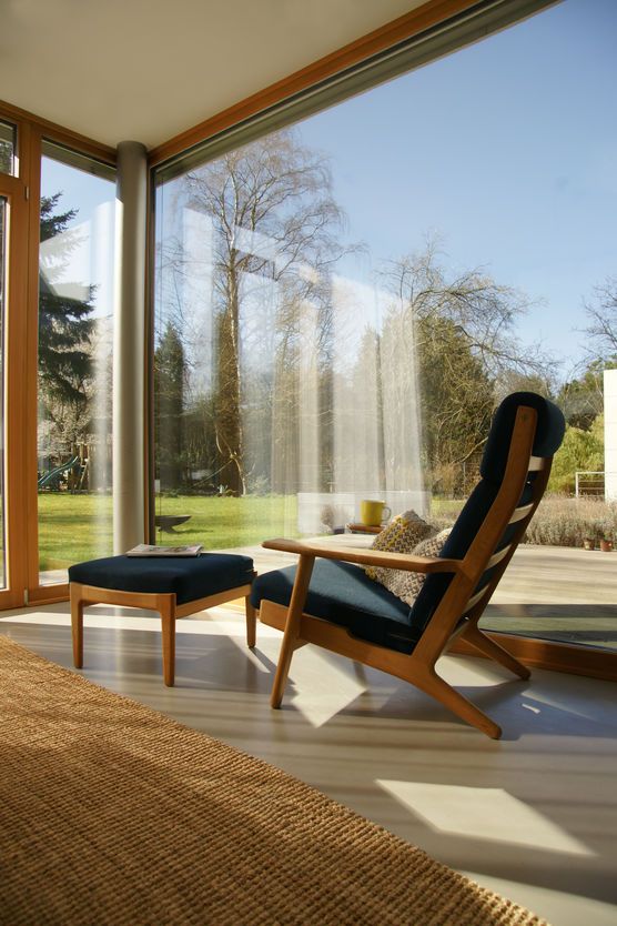 Lieblingsplatz mit Kaffee und Zeitung Lieblingsplatz mit Kaffee und Zeitung