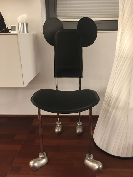 Es gibt Stühle, die Es gibt Stühle, die