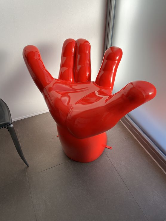 auf Händen getragen, entlastet auf Händen getragen, entlastet