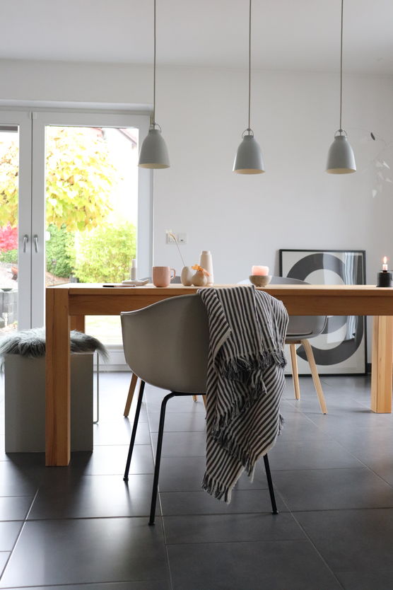 GEWOHNTES
gegen
ganz viel SONNE und GEWOHNTES
gegen
ganz viel SONNE und