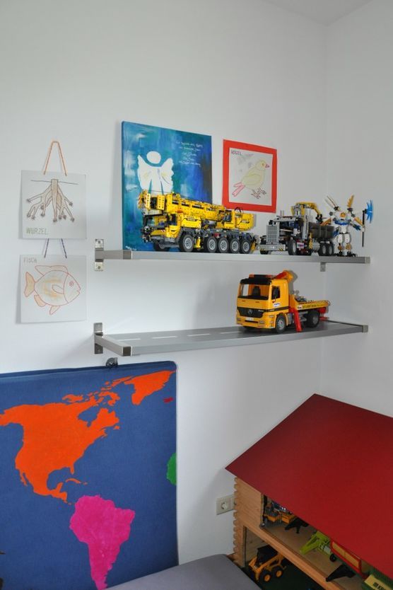 Kinderkunst und Straßen-Regale... Kinderkunst und Straßen-Regale...