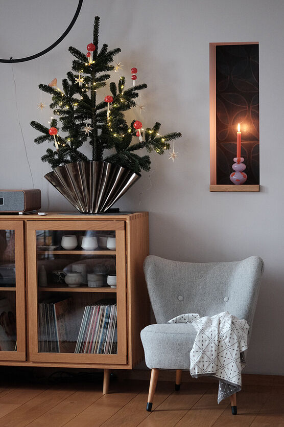 Altbewährt. Tannengrün, Lichterkette, Sternanhänger Altbewährt. Tannengrün, Lichterkette, Sternanhänger