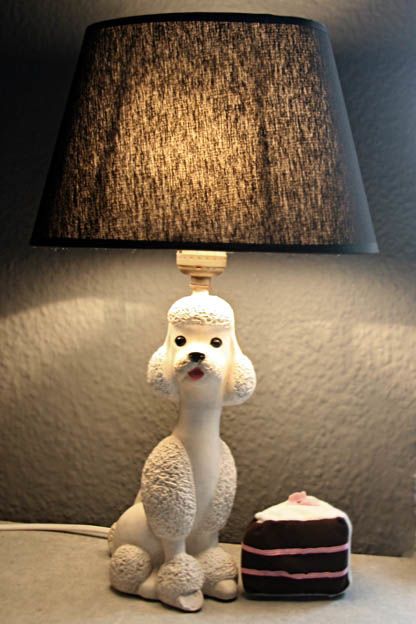 Neuer schicker Lampenschirm für Frau Pudel Neuer schicker Lampenschirm für Frau Pudel