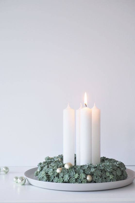 Inzwischen brennen drei Kerzen Inzwischen brennen drei Kerzen