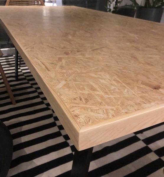 Selbstgemachter Esstisch aus OSB Selbstgemachter Esstisch aus OSB