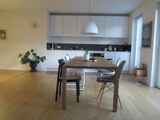 Unser Tisch steht jetzt Unser Tisch steht jetzt