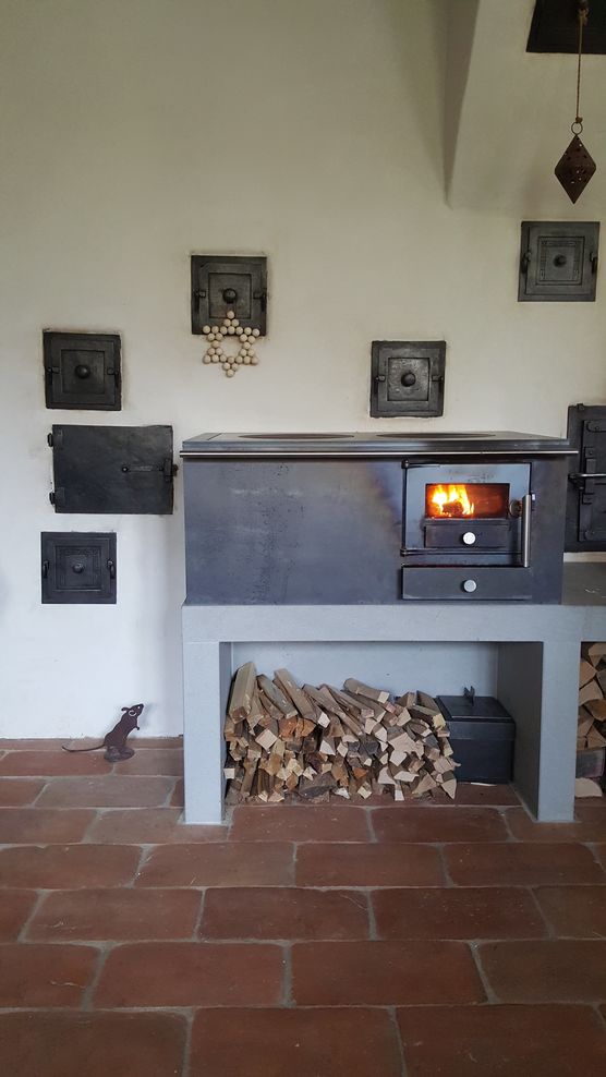 Knisterfeuerzeit in unserer Küche. Knisterfeuerzeit in unserer Küche.