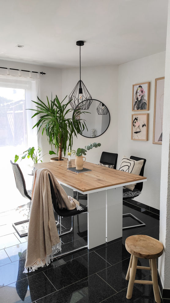 Unser esszimmer ist winzig. Unser esszimmer ist winzig.