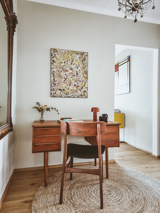 Ein Schreibtisch mit Geschichte:
Vor Ein Schreibtisch mit Geschichte:
Vor