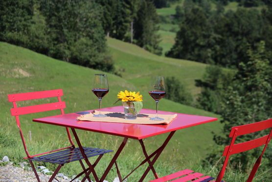Ein Glässchen Wein zu zweit kann nicht schaden Ein Glässchen Wein zu zweit kann nicht schaden
