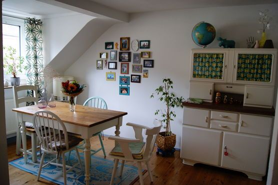 Ortswechsel mit Platz für ein Esszimmer Ortswechsel mit Platz für ein Esszimmer