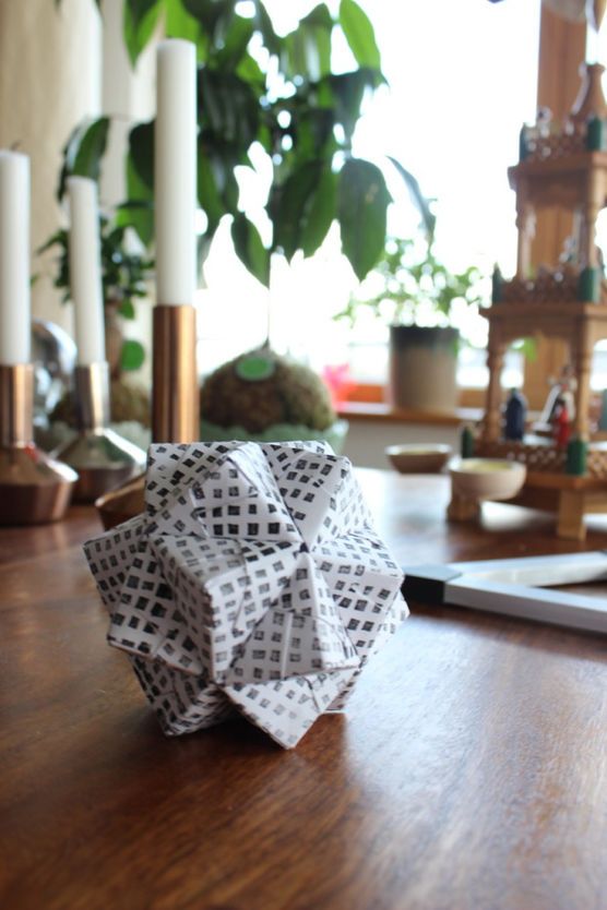 Sonobe Ball aus selbstgedrucktem Papier Sonobe Ball aus selbstgedrucktem Papier