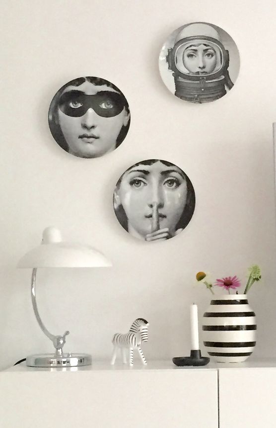 Drei Ladies im Wohnzimmer. Drei Ladies im Wohnzimmer.