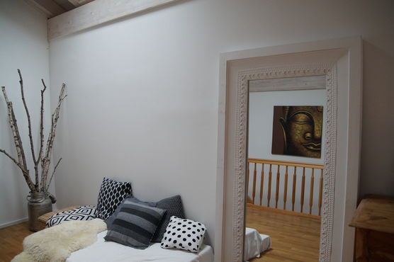 was unsere Wände im Treppenaufgang ziert... was unsere Wände im Treppenaufgang ziert...