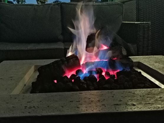 gemütlicher Abend am Lagerfeuer gemütlicher Abend am Lagerfeuer