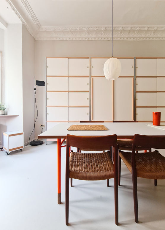 Ein neues Stauraum-Möbelstück ist Ein neues Stauraum-Möbelstück ist