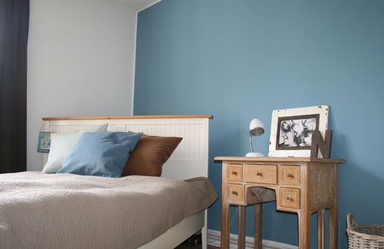 Blaue Wand im Schlafzimmer Blaue Wand im Schlafzimmer