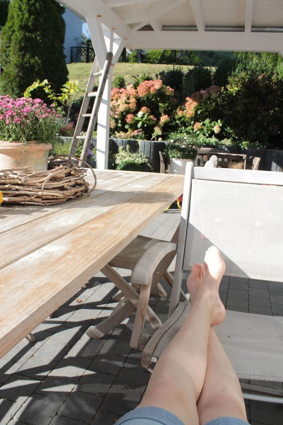 kurze Hose, nackte Füße kurze Hose, nackte Füße