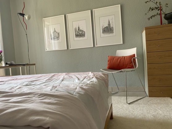 das Schlafzimmer hat im das Schlafzimmer hat im