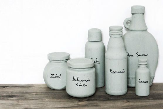 DIY Gewürzgläser mit Kreidefarbe DIY Gewürzgläser mit Kreidefarbe