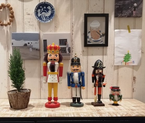 Weihnachtsparade 🎄🎄🎄
Die vier stammen Weihnachtsparade 🎄🎄🎄
Die vier stammen