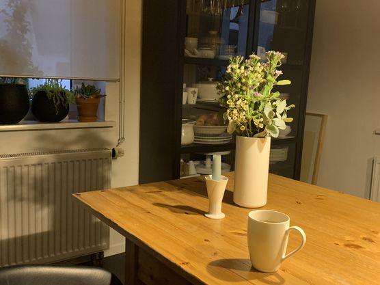 Wenigstens den Frühstückstisch decke Wenigstens den Frühstückstisch decke