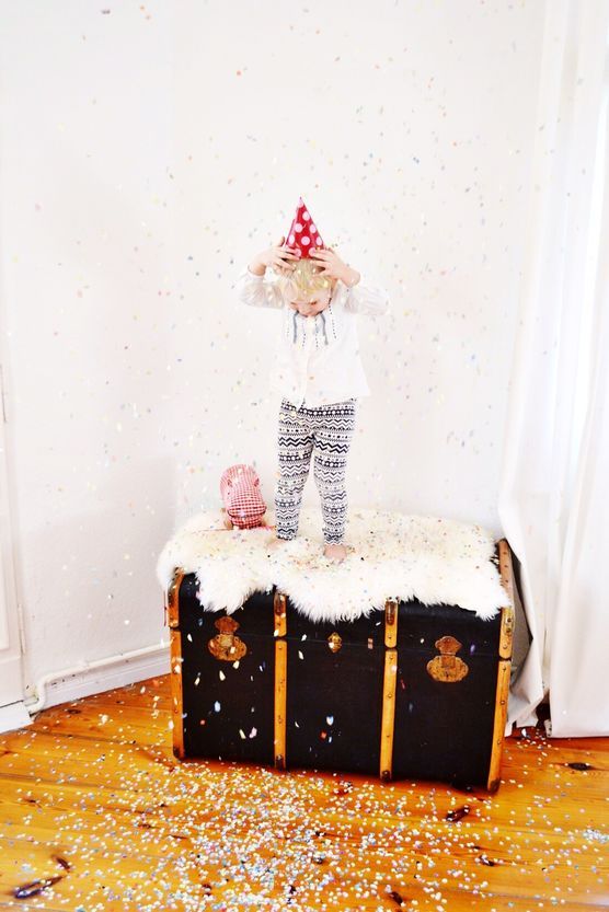 Hipp, hipp, hurra! Konfettiregen im Wohnzimmer Hipp, hipp, hurra! Konfettiregen im Wohnzimmer