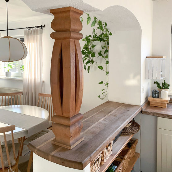 Stauraum unter dem Tresen Stauraum unter dem Tresen