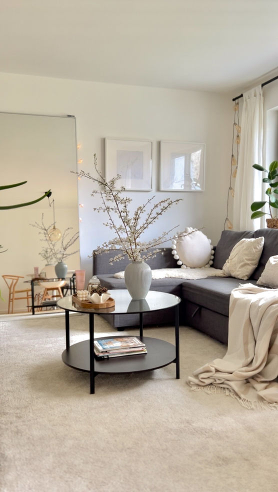 Die große gräulich-hellblaue Vase Die große gräulich-hellblaue Vase