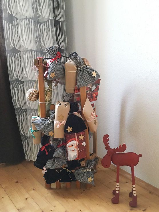 Adventskalender am Schlitten Adventskalender am Schlitten