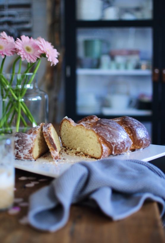 Gestern gabs frischen Hefezopf. Gestern gabs frischen Hefezopf.