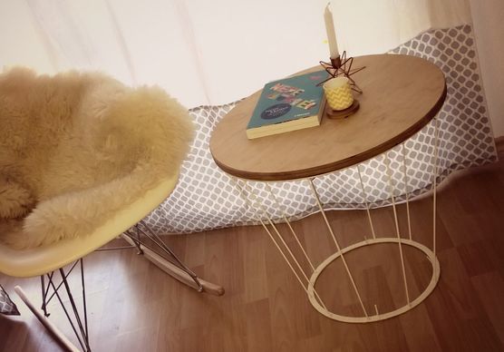 Beistelltisch aus altem Lampenschirm Beistelltisch aus altem Lampenschirm